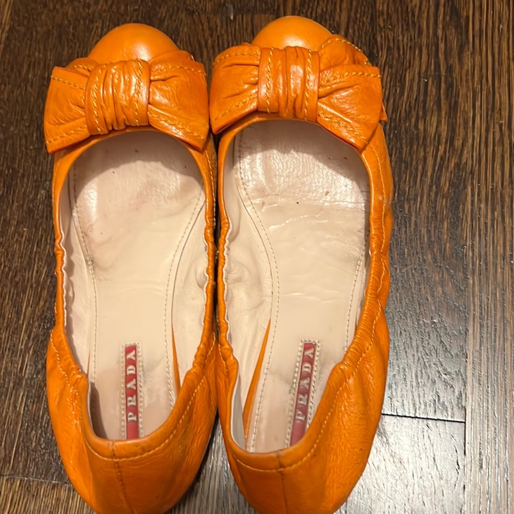 Prada stretchy ballet flats orange leather w/ front bows Popular shoe